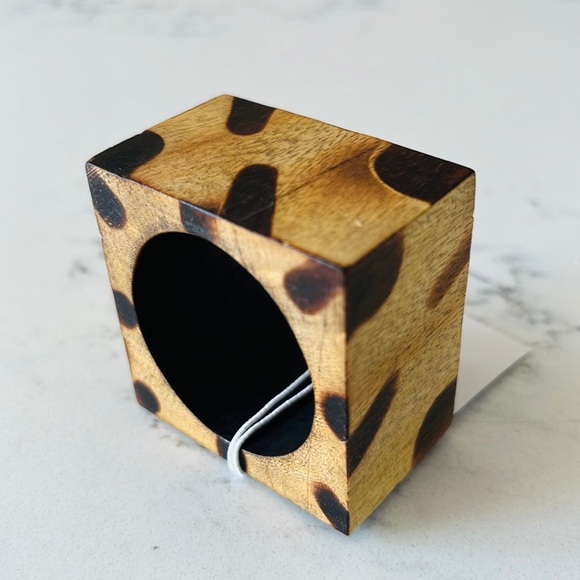 Pier 1 Leopard Square Napkin Ring - Picture 12 of 16